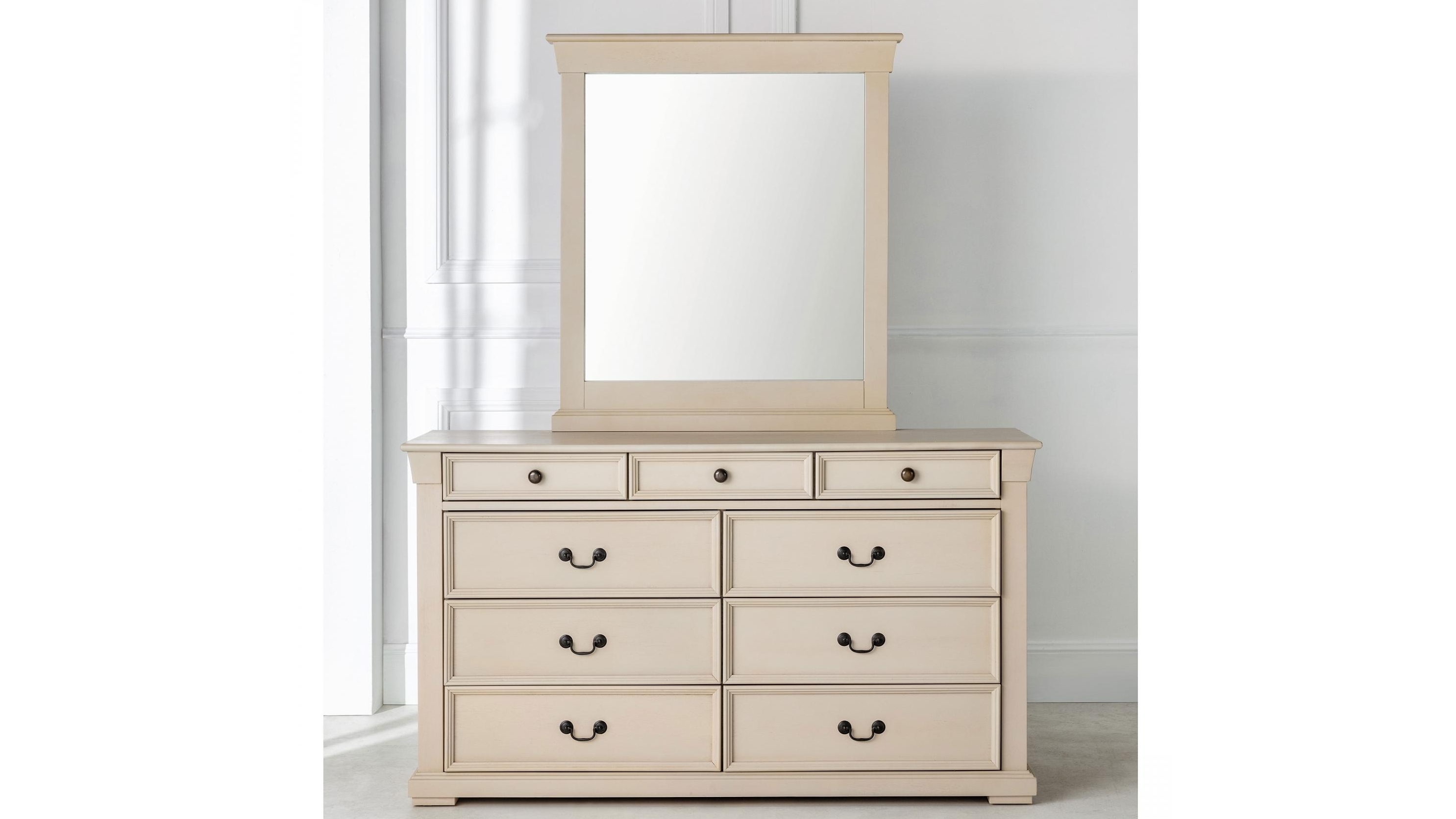 Long Island 9-Drawer Dresser