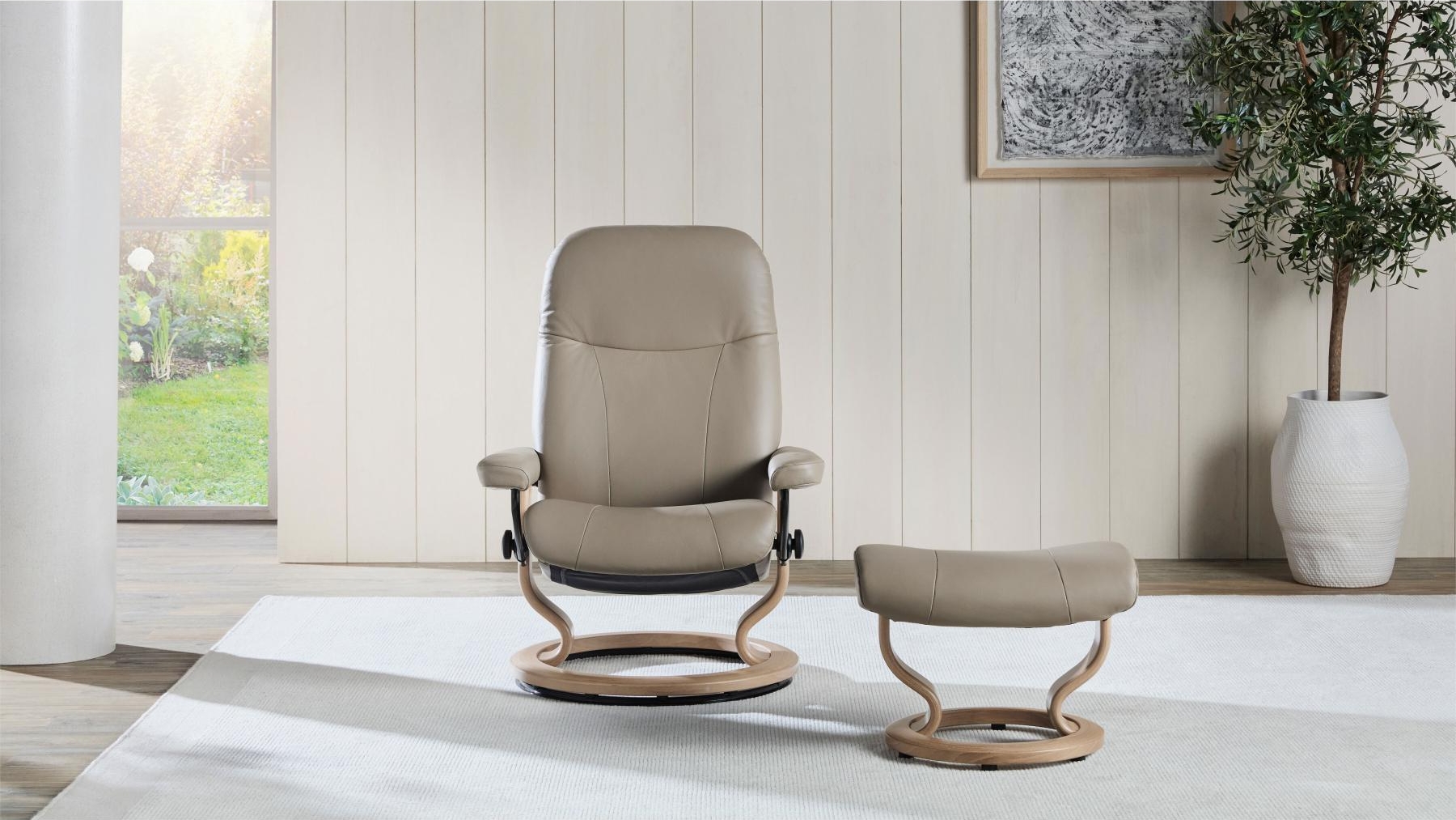 Stressless Garda Large Leather Recliner with Footstool Classic