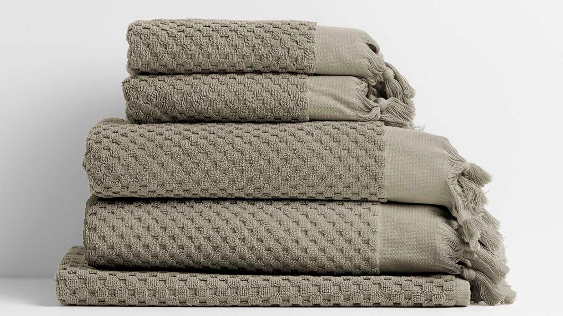 Aura Milos Feather Towels