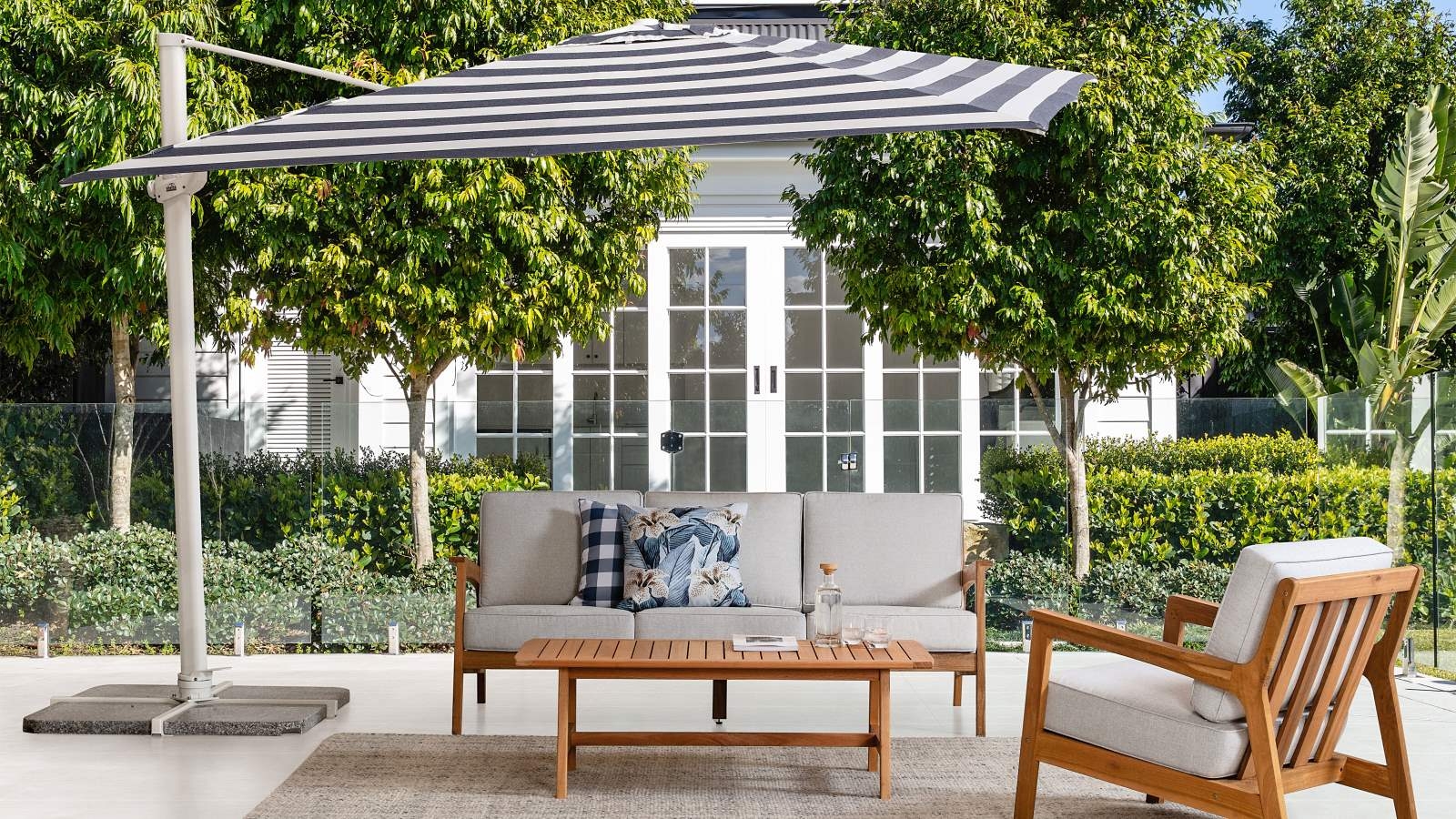 Rialto 300cm Square Cantilever Navy/White Umbrella