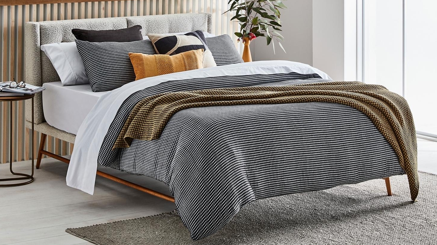 Diamond Waffle Black/White Quilt Cover Set King Domayne