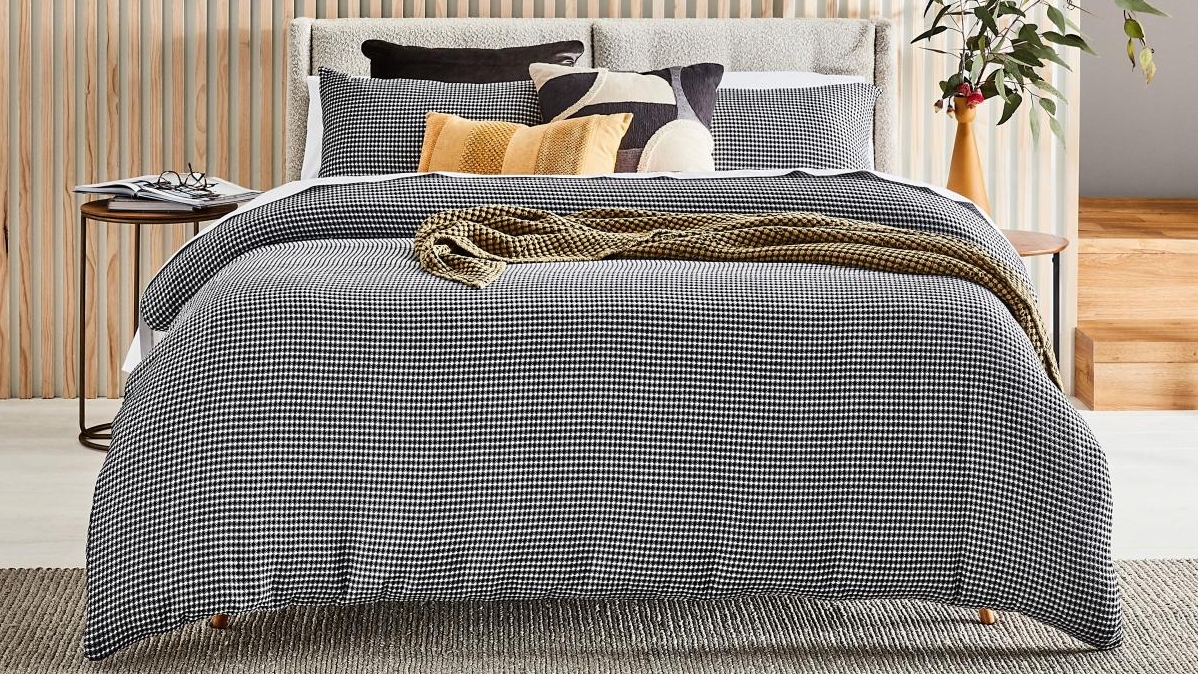 Diamond Waffle Black/White Quilt Cover Set