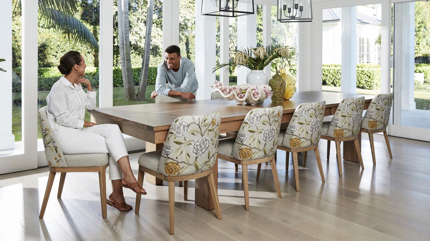 Domayne extendable outlet dining table