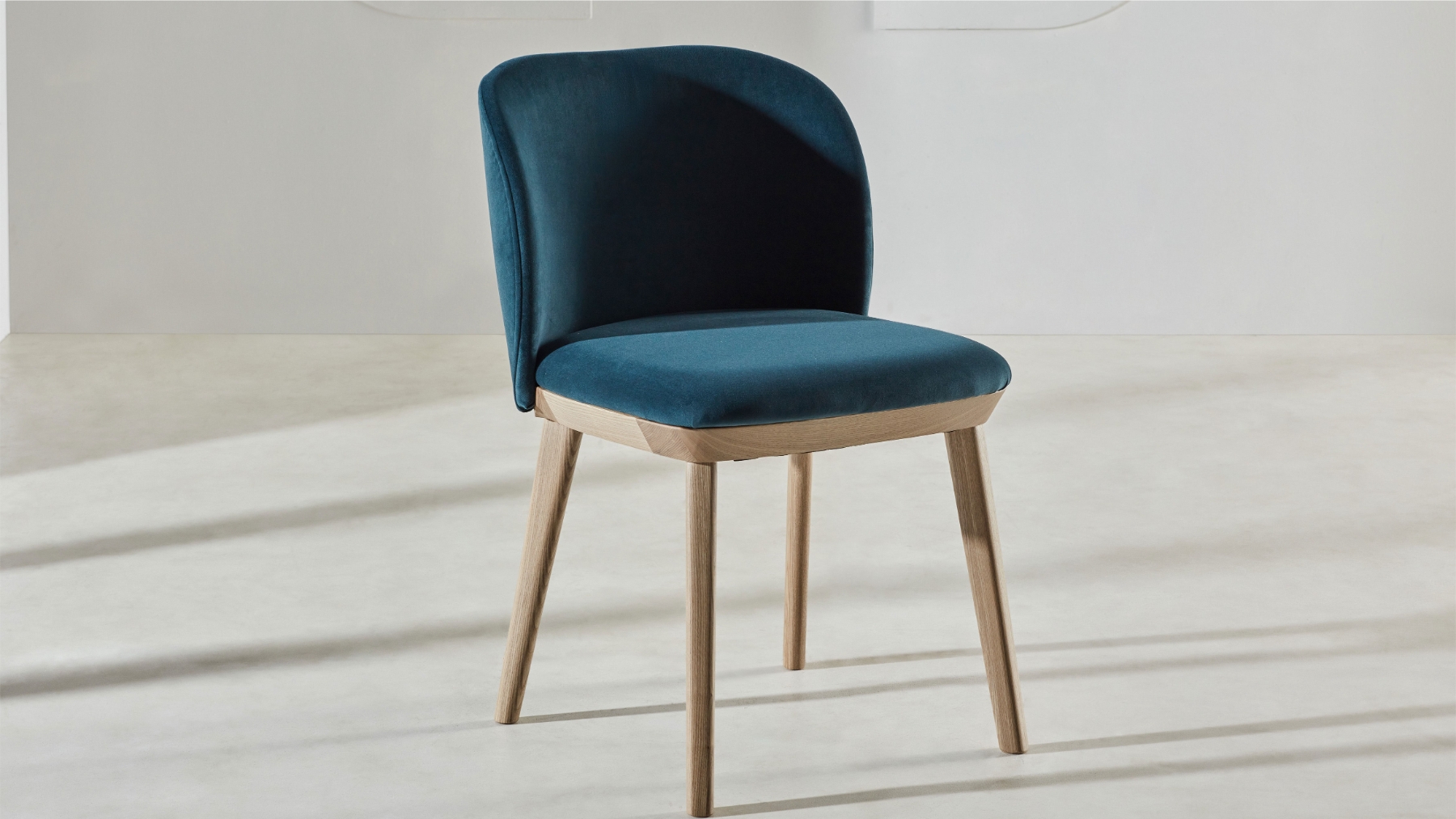 Saxon Dining Chair in Poeme 