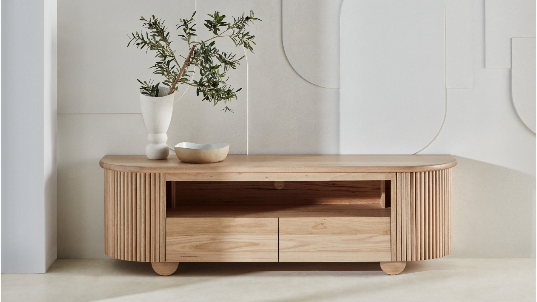 Saxon Entertainment Unit 