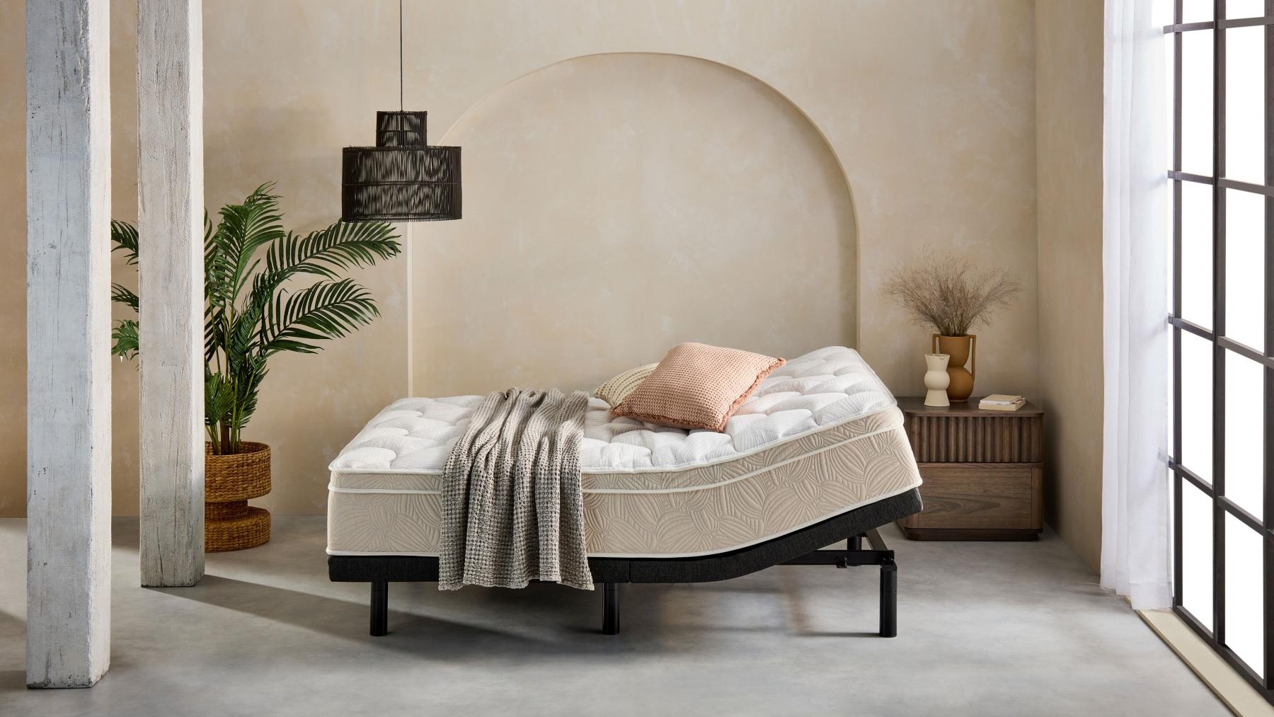 SleepMaker Lifestyle Holly Super Firm Mattress + Delta Wave Adjustable Base Queen Bundle