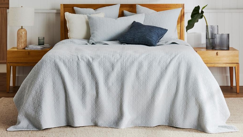 Kayo Fog Coverlet Set