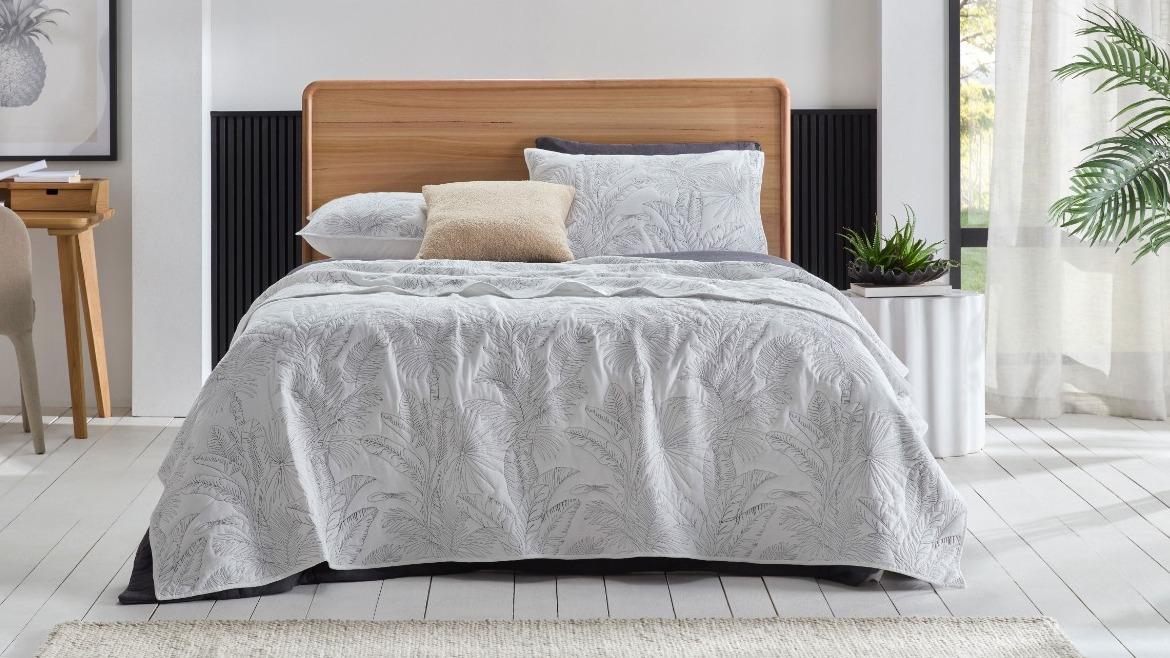 Platinum Tropica White Coverlet Set - Queen/King