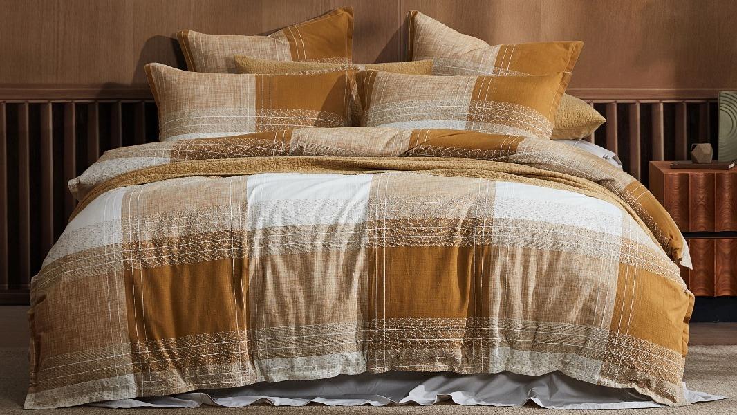 Rei「SEVEN」 「HONEY」「QUILT」「VOICE」「KINGS」 Platinum Collection Heritage Honey Quilt Cover Set - King | Domayne