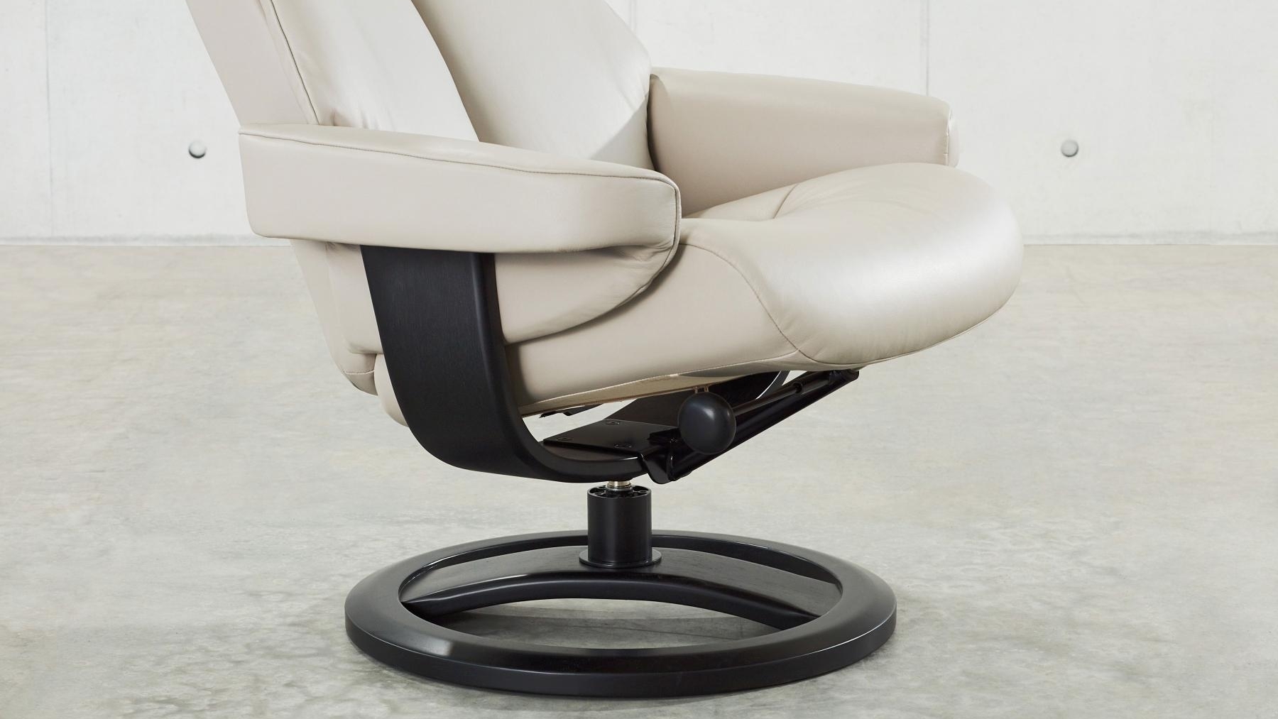 IMG Nordic 85 Standard Leather Reclining Chair & Footstool